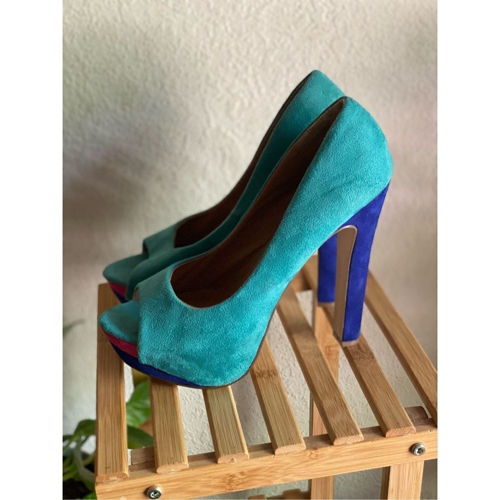 Heart In D Multicolored Pumps - Picture 2 of 5